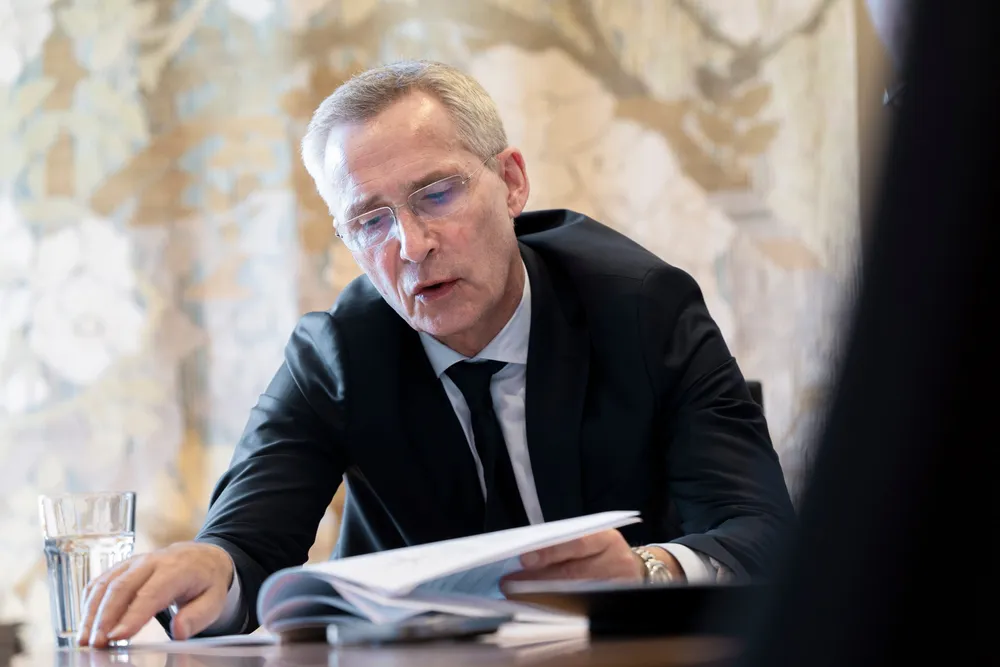 Finansminister Jens Stoltenberg på sitt kontor i Finansdepartementet.