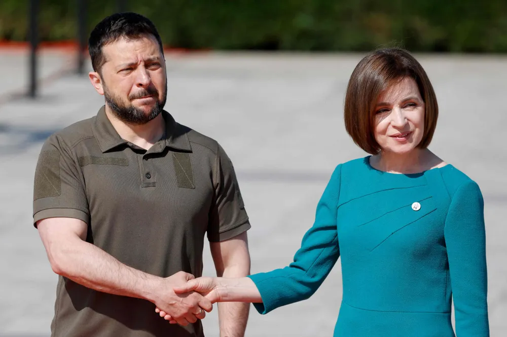 President of Ukraine Volodymyr Zelensky (left) and President of Moldova Maia Sandu.