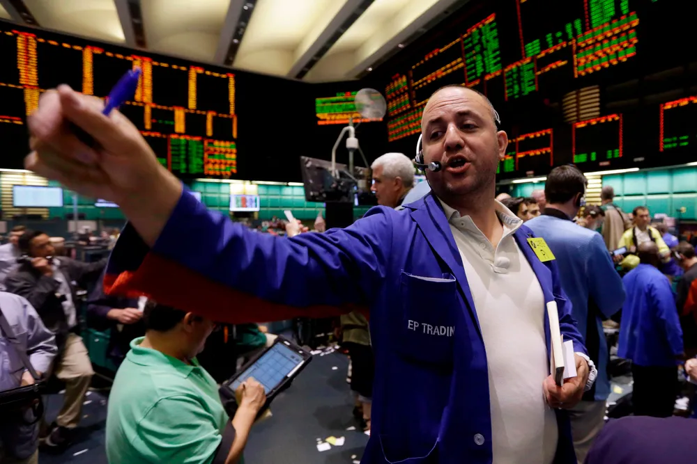 Rebound: oil prices settle up after hovering near six-year lows