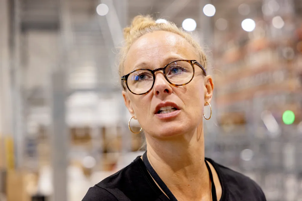 Store underskuddet har forfulgt nettapoteket Farmasiet. Her er toppsjef Elisabeth Haug i logistikkbygget i Vestby.