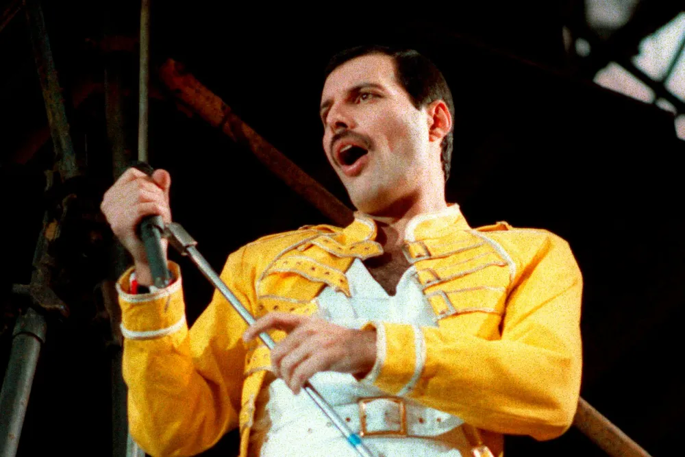 Freddie Mercury var vokalist i Queen, som ga ut superhiten «Bohemian Rhapsody». Hva heter albumet låten var på?