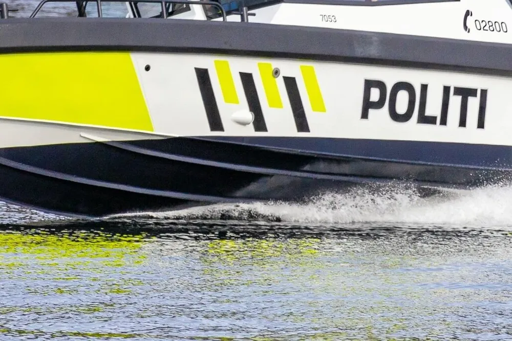 Liten politibåt