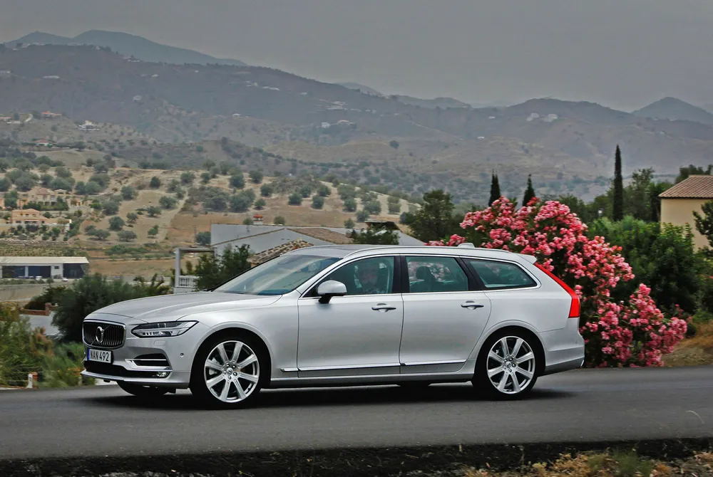 Volvo V90 som ladbar hybrid fremstår som et godt nybilkjøp i DNs oversikt. Foto: Embret Sæter