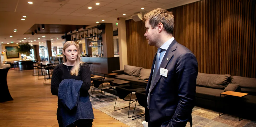 Geir Pollestad i Sp lurer på om statsråd Tina Bru vil gjøre noe for å sikre lavere strømpriser, men det har hun ingen planer om.