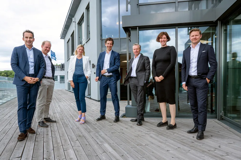 Her er Hitecvision-gjengen som de neste årene skal bruke titall milliarder på fornybarinvesteringer. Fra venstre: Erlend Basmo Ellingsen, Jon Vatnaland, Sunniva Landmark Bjørnstad, Jan Helland Eide, Ove Gusevik, Grethe Meisingset og Christian Bø Kronstad.