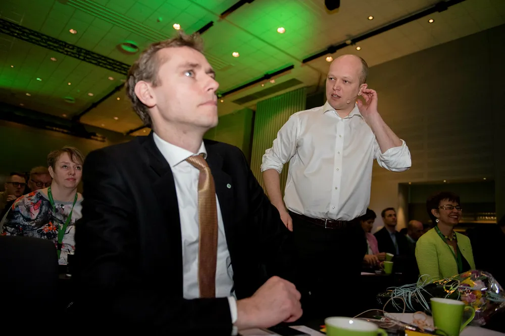 Senterpartiets nestleder Ola Borten Moe (t.v.) ønsker ikke at landsmøtet skal skjerpe tonen overfor selskaper som leverer velferdstjenester. T. h. partileder Trygve Slagsvold Vedum. Foto: OLE MARTIN WOLD / NTB scanpix