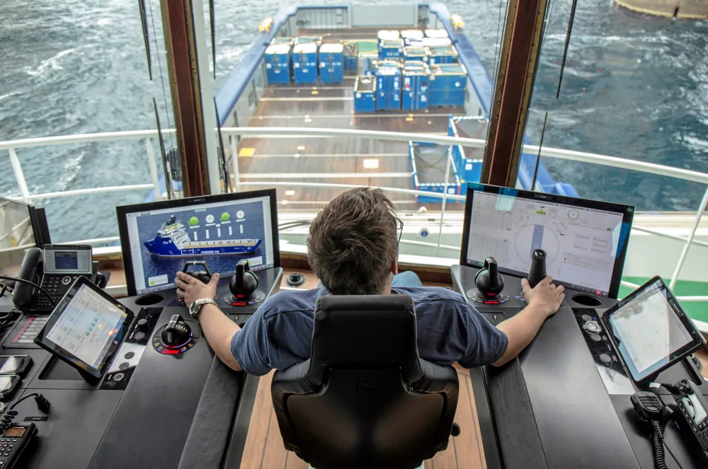 Simon Møkster Shipping sin «Stril Luna» på oppdrag.