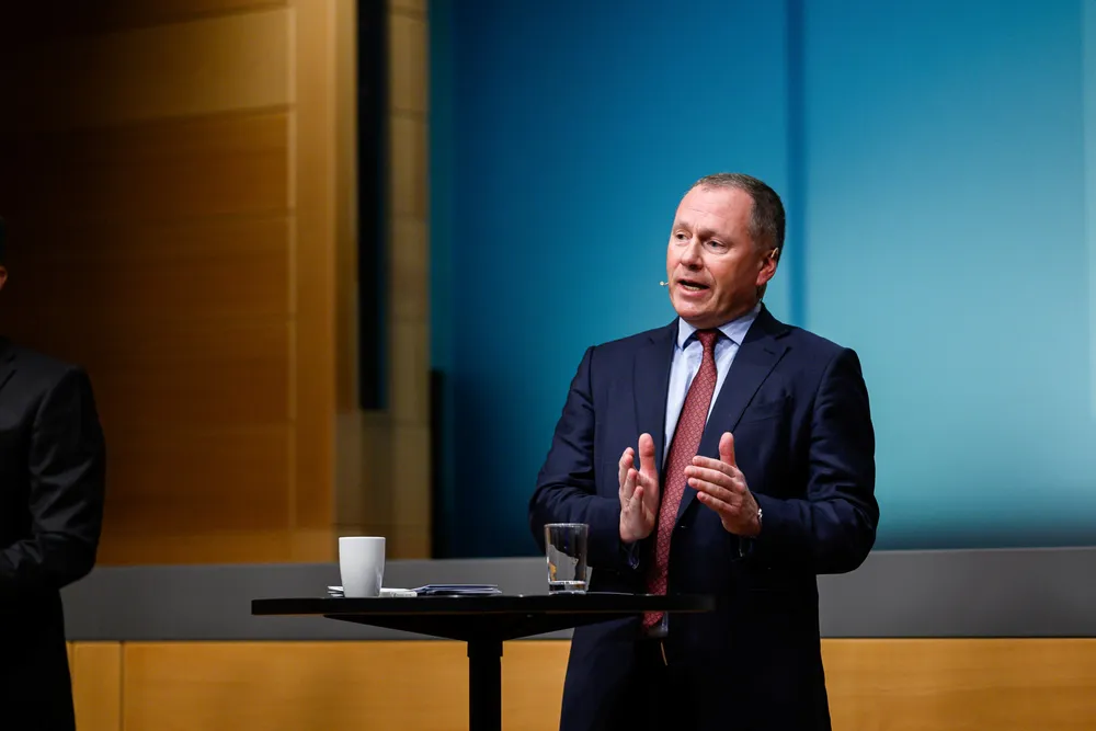 Det hjelper lite å kun være med i diskusjonsklubber som OECD og FN for å fremme visjoner om anstendig styring, skriver Atle Midttun og Nina Witoszek. Oljefondssjef Nicolai Tangen.