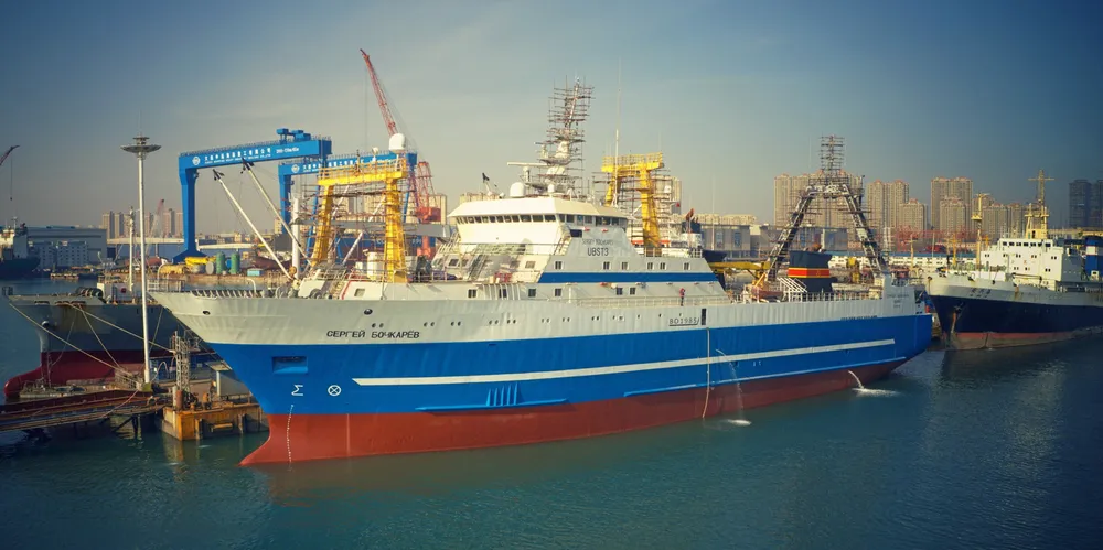 «Sergej Botsjkarjov» har en lengde på 105 meter og fisker på stillehavssardiner, makrell, Alaska pollock, stillehavssild og blekksprut/akkar. Den eies av selskapet Sigma Marin Technology