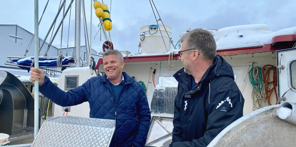 Fiskeri- og havminister Bjørnar Skjæran. Her om bord i sjarken til Ketil Martinsen.
