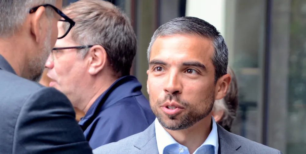 – Strategien ligger fast, og den jobber vi videre etter. Men situasjonen er abnormal for alle og enhver. Kundebehovet slik det var for 12 måneder siden, har kanskje endret seg, sier Pablo Barrera, konsernsjef i Haugaland Kraft.