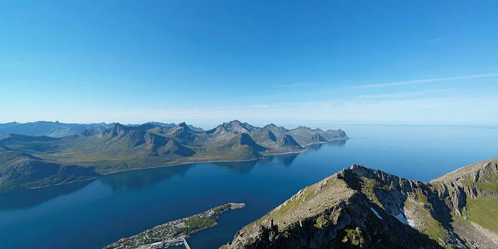 SENJA: Husøya på Senja i Troms. Foto: Summitphoto @ Roy Alapnes