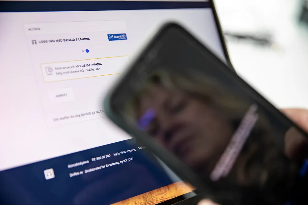Ingen trenger å lese meldingene du skriver til kjæresten: De kan lære seg å skrive romantiske meldinger uten å lese dine, skriver artikkelforfatterne.
