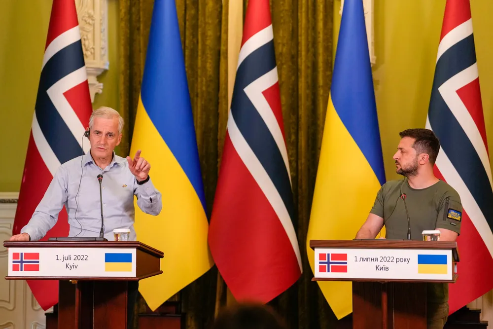 Statsminister Jonas Gahr Støre på besøk hos president Volodymyr Zelenskyj sist sommer.