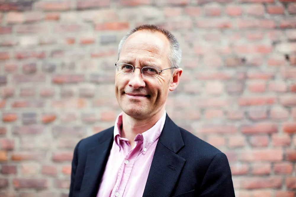 Professor Guttorm Schjelderup er skeptisk til kontrakten mellom Norges Bank og Nicolai Tangen som ble lagt frem torsdag.