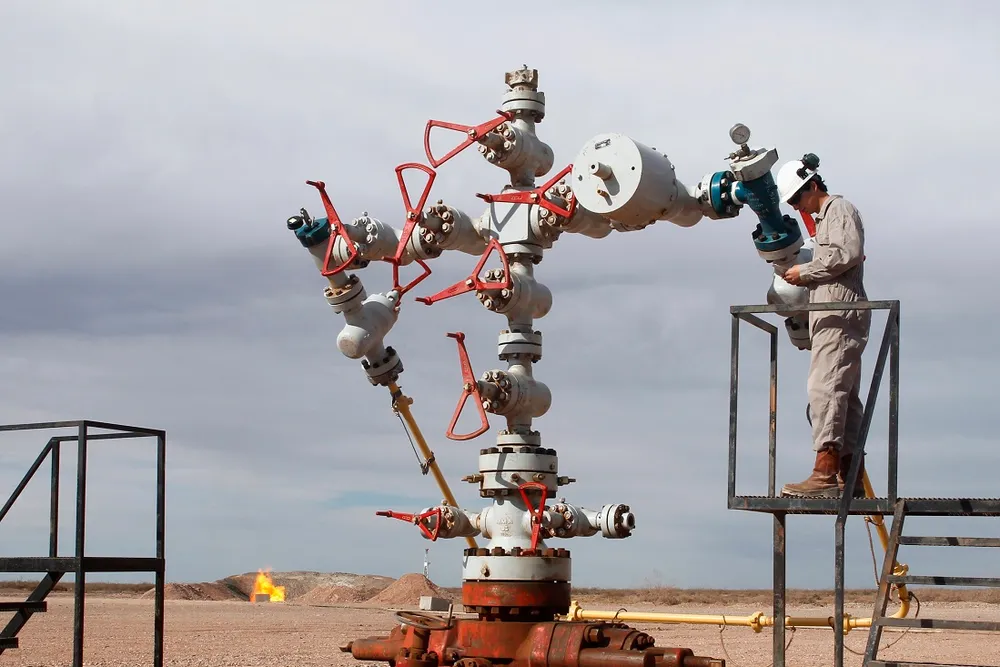 Oil exports: Argentina cuts tax for foreign shipments