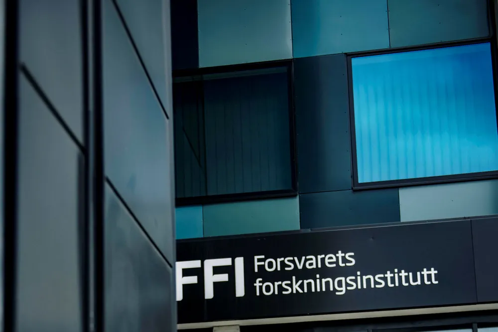 Hvis FFI skal komme med et forskningsbasert råd i denne sammenheng, noe HV-sjefen ønsker, må vi få tid til å gjøre jobben, skriver artikkelforfatteren. Her utenfor Forsvarets forskningsinstitutt på Kjeller. Foto: Fartein Rudjord