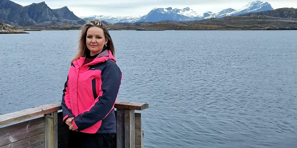 Kristine Ødegård er ny kvalitetskoordinator i Gigante Salmon Rødøy, og har flyttet til Rødøya sammen med samboeren Frode Fredriksen (37) og deres to barn Tor-Alvin (9) og Zakarias (6).