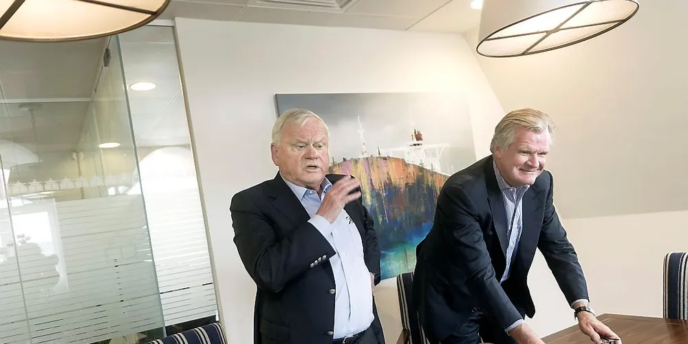 John Fredriksen må klare seg uten sin rådgiver gjennom 19 år. Tor Olav Trøim (t.h.) pakker snippveska si og går. Arkvfoto: Elin Høyland