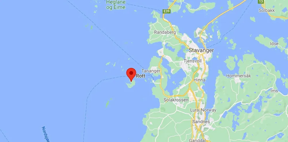 I området rundt Rott utenfor Tananger i Sola kommune, Rogaland, skal fiskeren ha forsvunnet.