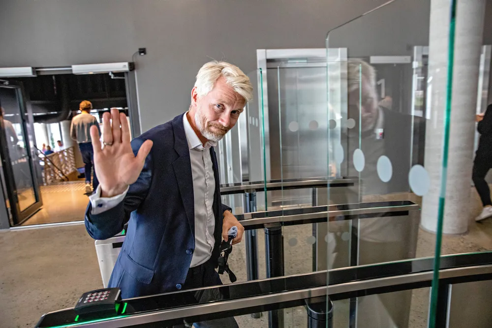 TV 2- sjef Olav T. Sandnes ble fredag enig med Telenor om en ny avtale. Det betyr at Telenors 550.000 T-We-kunder ikke lenger møter svarte TV 2-skjermer.