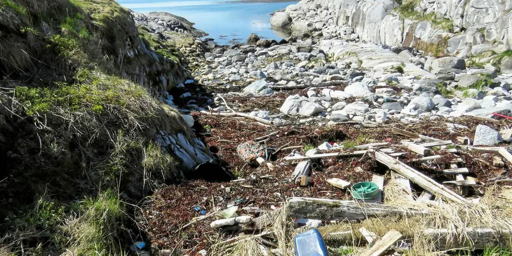 ENORME MENGDER: Søppel i havet kan true fremtiden til norsk sjømatnæring.Foto: Jon Eirik Olsen