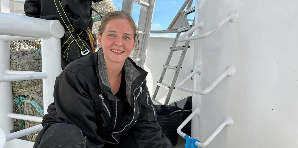 Marie Veding i Karmøy Winch om bord på «Vikingbank»