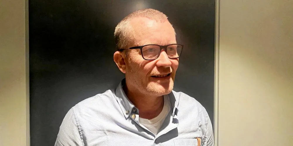 Gorm Gundersen, daglig leder i Etna Nett, tror det går en stund før det er unødvendig å skru og reparere for å gi folk lys i lampa.