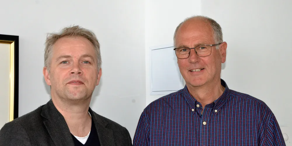 Paul Oma (t.v.), administrerende direktør i Norges Sildesalgslag og Lars Ove Stenevik, styreleder i Norges Sildesalgslag