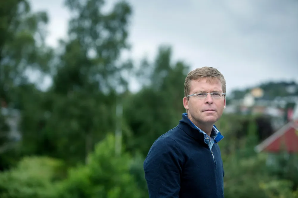Trond Døskeland, professor ved NHH, mener mannen i gata blir lurt av reklamekampanjen til Sparebank 1.