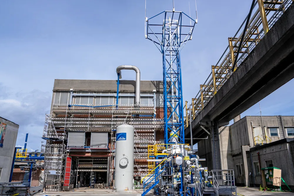 The exterior of the 24MW Porsgrunn renewable hydrogen facility.