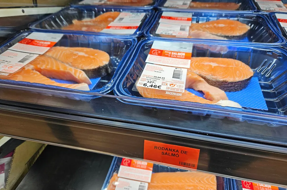 High volumes of farmed salmon are pulling down prices headed into next week, sources told IntraFish.