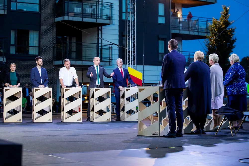 Det er påfallende at ingen av partiene våre har klart å finne et slagord som de vil holde på. Her fra partilederdebatt under Arendalsuka.