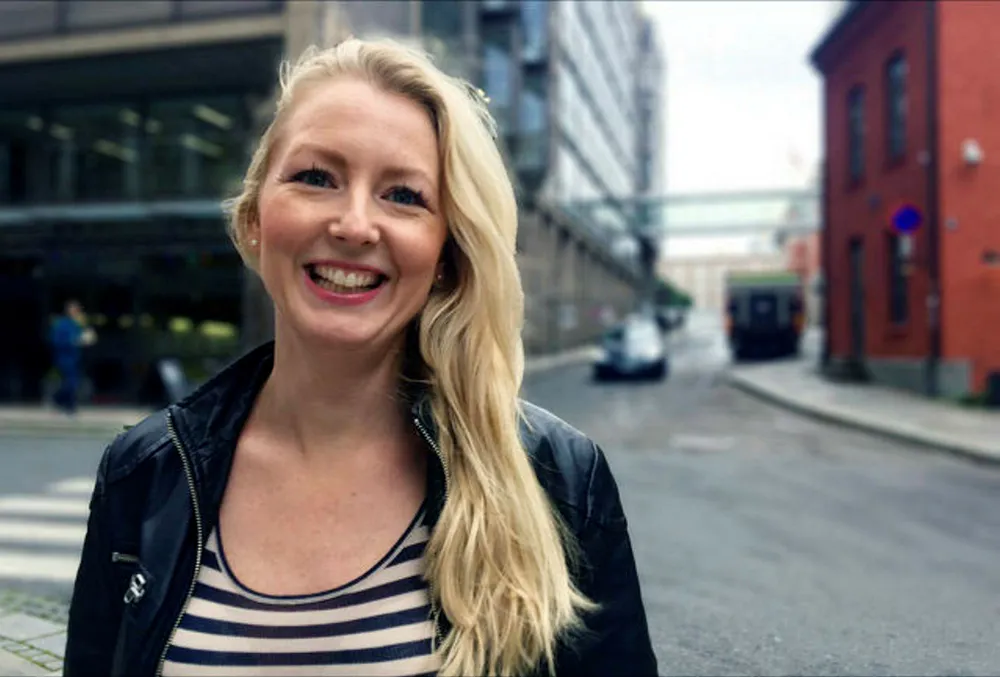Louise Fuchs bytter ut bloggere med matvarer. Hun startet i jobben på mandag.