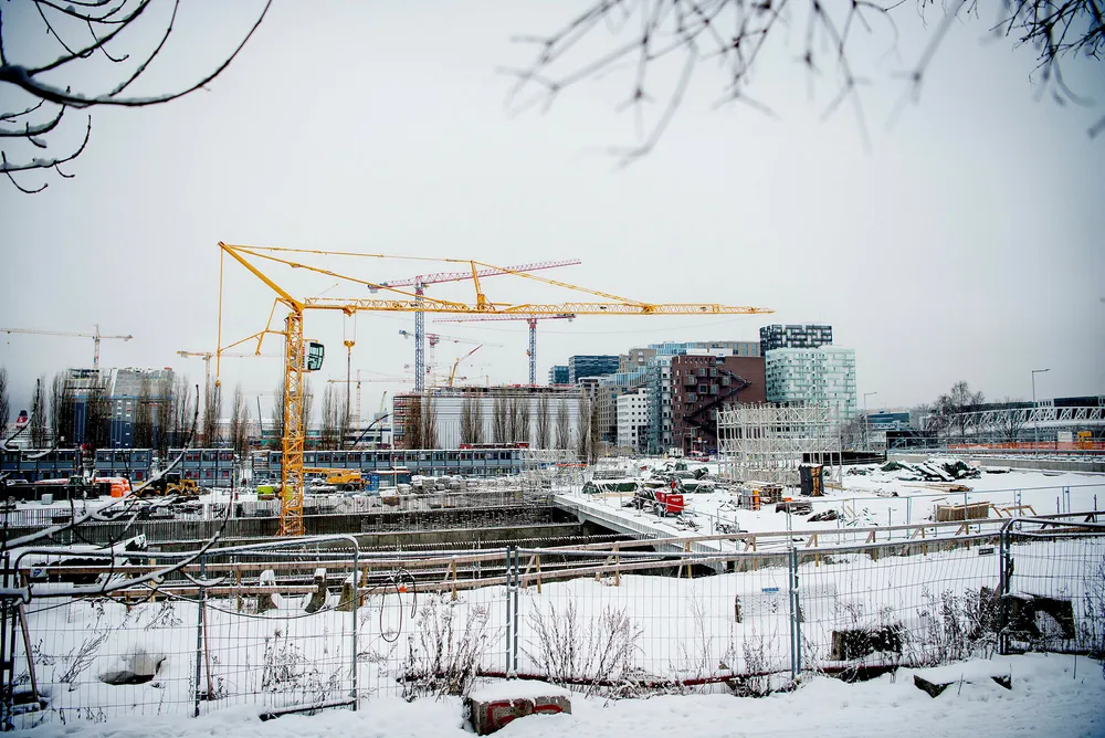 Byggingen av ny Follobane har stoppet opp etter at den italienske entreprenøren Condotte ble satt under konkursbeskyttelse i Italia. Her fra byggeplassen der Follobanen skal gå fra Oslo S inn under Ekebergåsen. Foto: Mikaela Berg