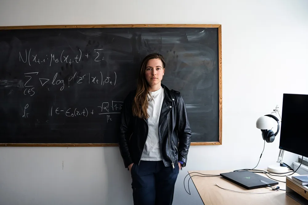 – Jeg kommer i alle fall ikke til å begynne å dytte data inn i dette, sier KI-forsker Inga Strümke ved NTNU.