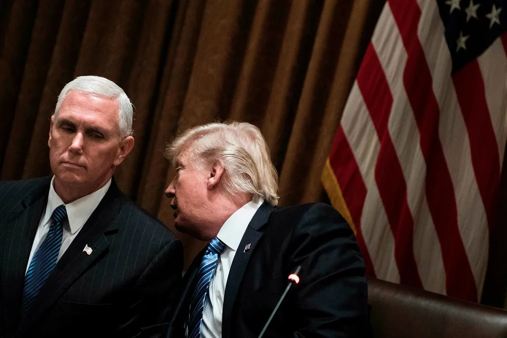 Visepresident Mike Pence er kjent som en kald fisk. Nå synes han å distansere seg fra Trumps Russland-affærer. Foto: Brendan Smialowski/AFP Photo/NTB scanpix