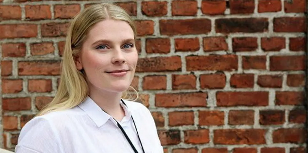 Davidsen er 28 år, opprinnelig fra Hadsel i Vesterålen, og har bred erfaring fra politikken og sjømatnæringen. Hun er bosatt i Sandnessjøen.
