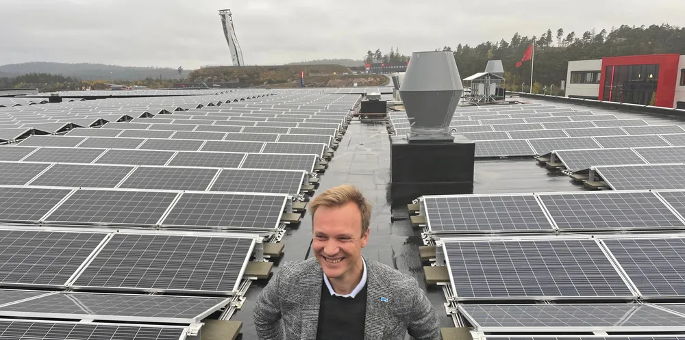 Stortingsrepresentant Bård Ludvig Thorheim (H) i Energi og miljøkomiteen har lest høringsinnspillene tilordningen som skal gjøre det lettere å dele solstrøm. Han er ikke imponert.