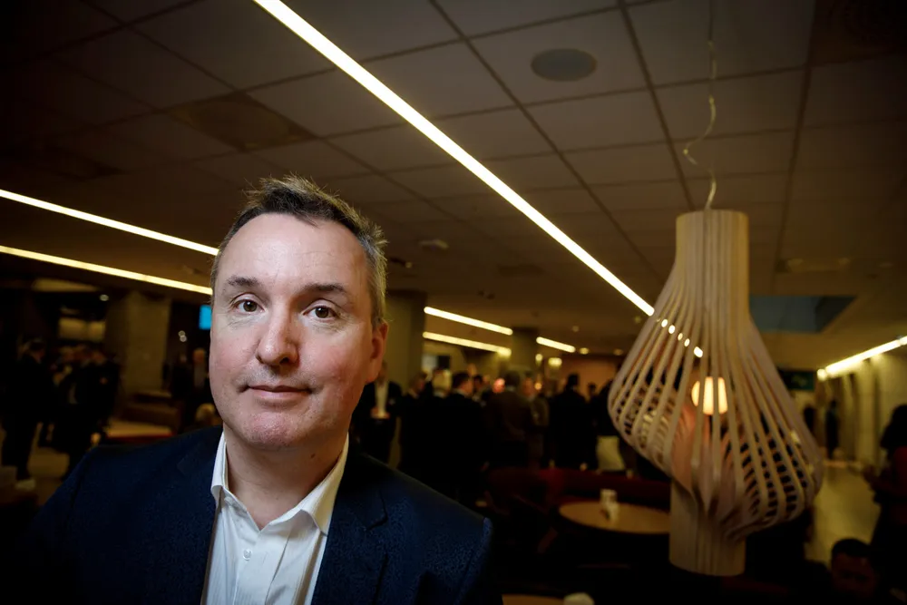 Hotellrådgiver Peter Wiederstrøm mener smellen hotellene fikk i desember er til å grine av.