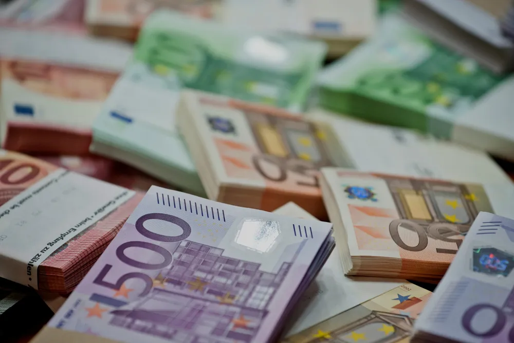 Ifølge Italias svar på Økokrim har et nettverk svindlet staten for til sammen 440 millioner euro. Det tilsvarer rundt 4,2 milliarder kroner med dagens kurs.