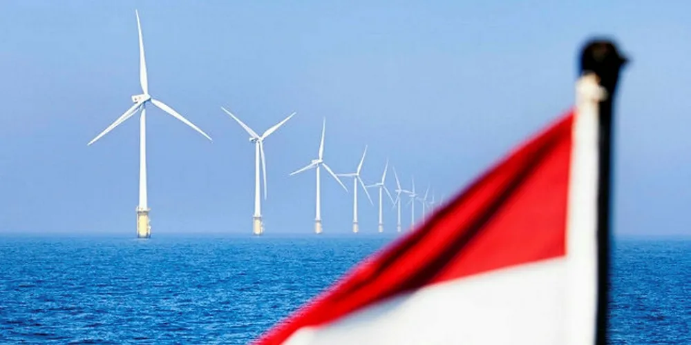 The first large Dutch offshore wind farm - Egmond aan Zee