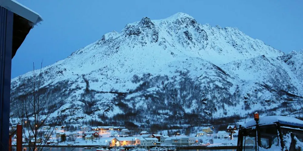 ISOLERT: Bergsfjorden i Finnmark er uten veiforbindelse, men har likevel en del biler.Foto: Arne Fenstad
