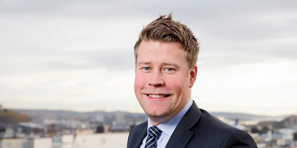 Elnar Remi Holmen går tilbake til røttene i kraftbransjen etter å ha jobbet med by - og næringsutvikling i Bodø i fem år.