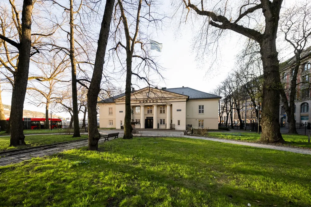 Oslo Børs' hovedindeks gjorde en ny toppnotering onsdag, men korrigerte torsdag.