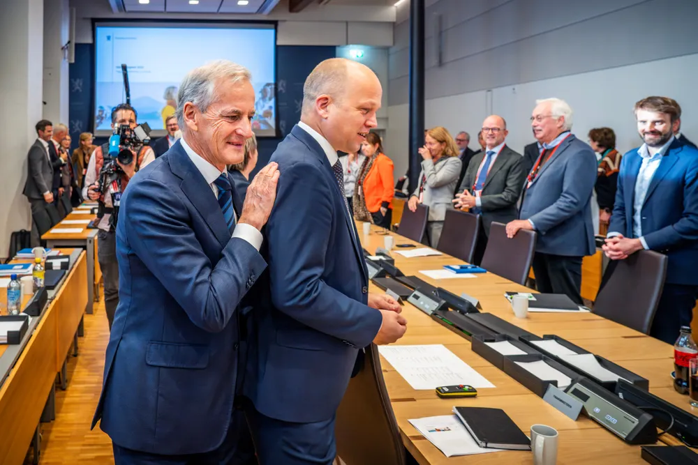 Statsminister Jonas Gahr Støre og finansminister Trygve Slagsvold Vedum snakker om et vendepunkt og økt kjøpekraft i år.
