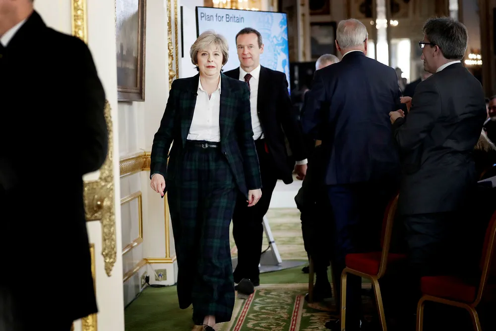 Storbritannias statsminister Theresa May går for en «hard brexit» med fullt brudd med EU i 2019. Kirsty Wigglesworth/AP/NTB Scanpix