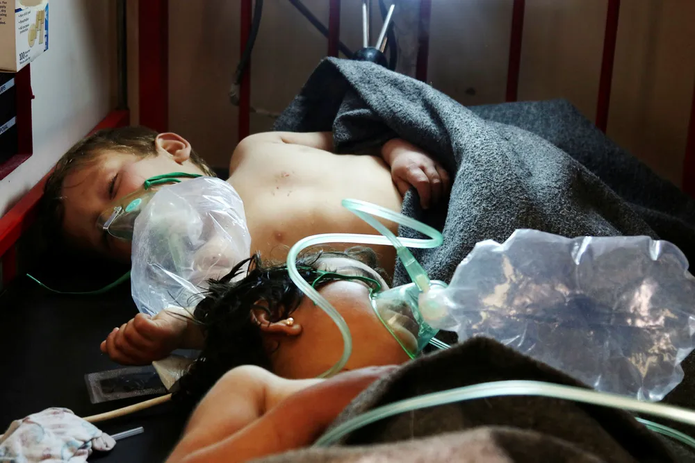 Flere titall barn var blant de rammede i tirsdagens gass­angrep i Idlib-provinsen nordvest i Syria. Foto: Mohamed al-Bakour/AFP/NTB Scanpix