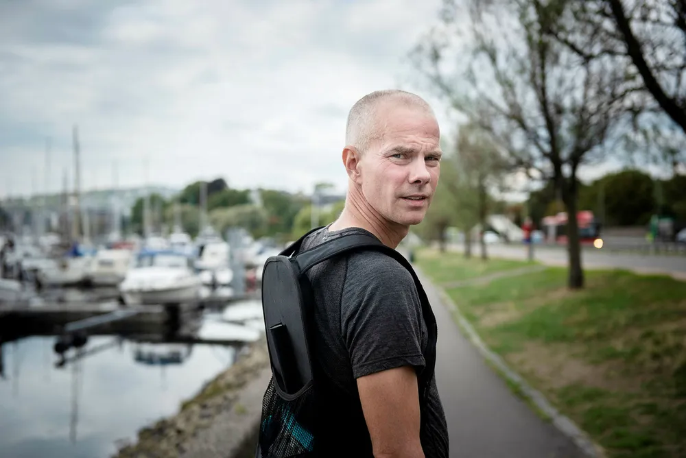 – Jeg greide å løpe på meg en skade. Det var en greie under benet, og alt tyder på plantar fascitt (en betennelse i fotsålens seneplate i det punktet der scenen fester seg til hælen, red.anm.), sier Jon Ilseng, supermosjonisten som var fartsholder i Oslo maraton i helgen. Ilseng holdt ut i riktig fart i 37 kilometer.