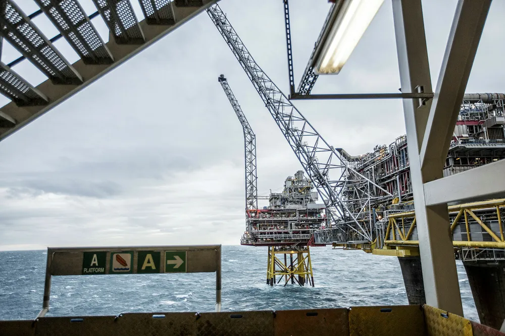 I Nordsjøen svømmer vi i data fra sensorer som er koblet til det meste av utstyr på en offshore installasjon, uten å utnytte mulighetene dette gir, skriver artikkelforfatterne. Her fra Oseberg-feltet i Nordsjøen.